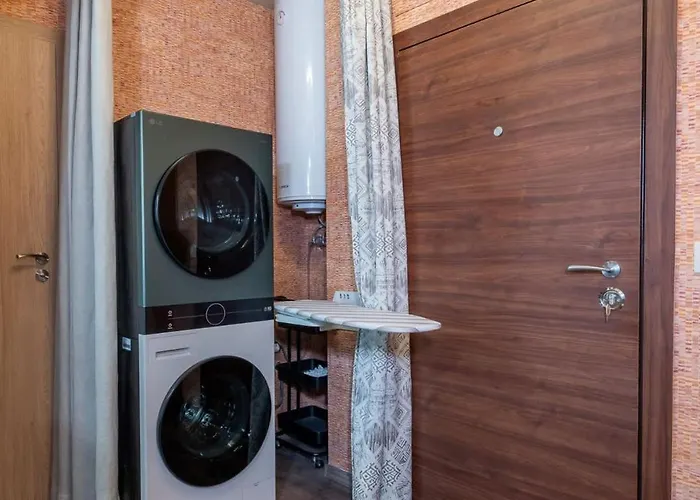 Artnest - 1-bedroom Cozy *